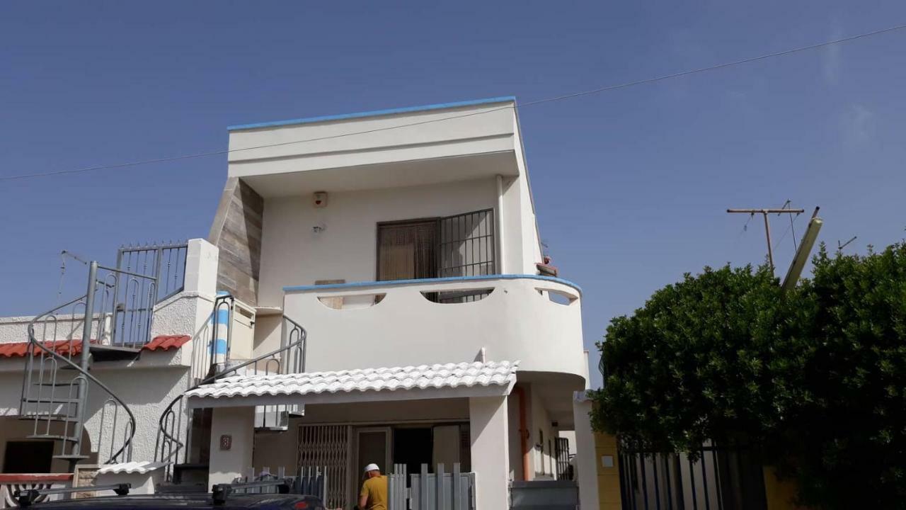Villino Celeste Fronte Spiaggia Torre Lapillo Exterior foto